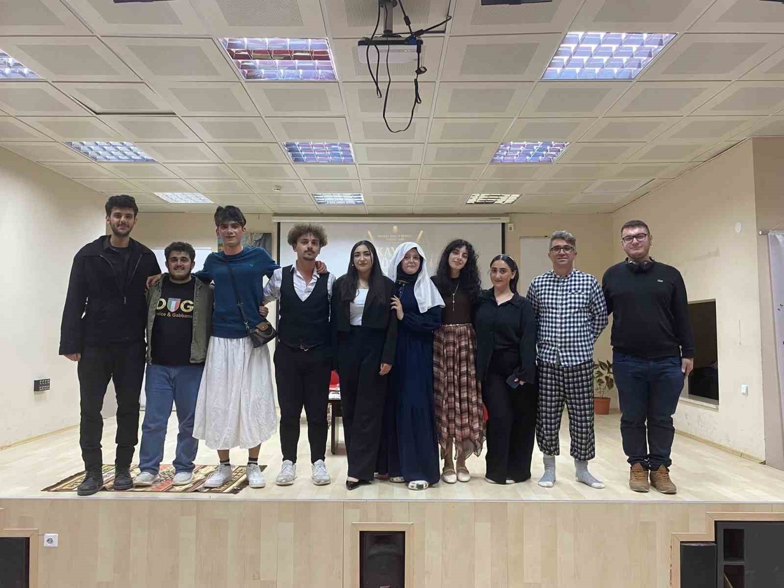 Bayburt Gençlik Merkezi tiyatro ekibinden sezon finali