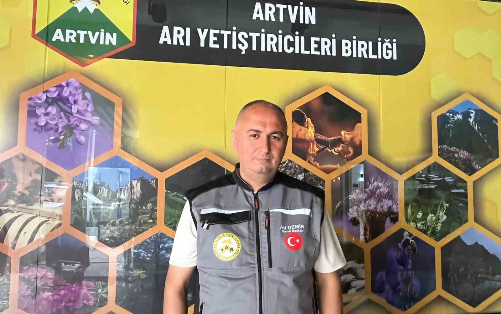 T&uuml;rkiye Arı Yetiştiricileri Merkez Birliği Genel Başkanı Demir: "Ani hava değişimleri arılarımızda ciddi hastalıklara neden oluyor"
