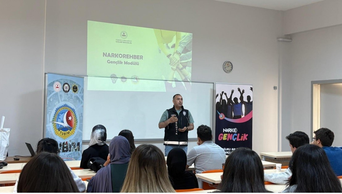 Niğde’de polisten narkotikle mücadelede bilgilendirme çalışmaları
