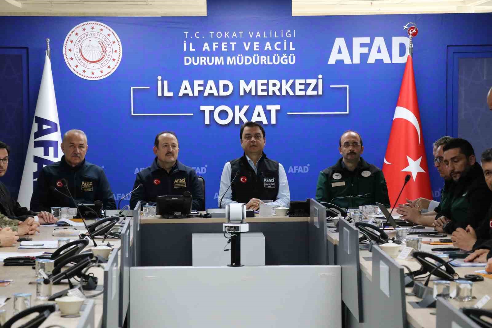 Tokat’ta 15 bin kişi güvenli alanlara tahliye edildi