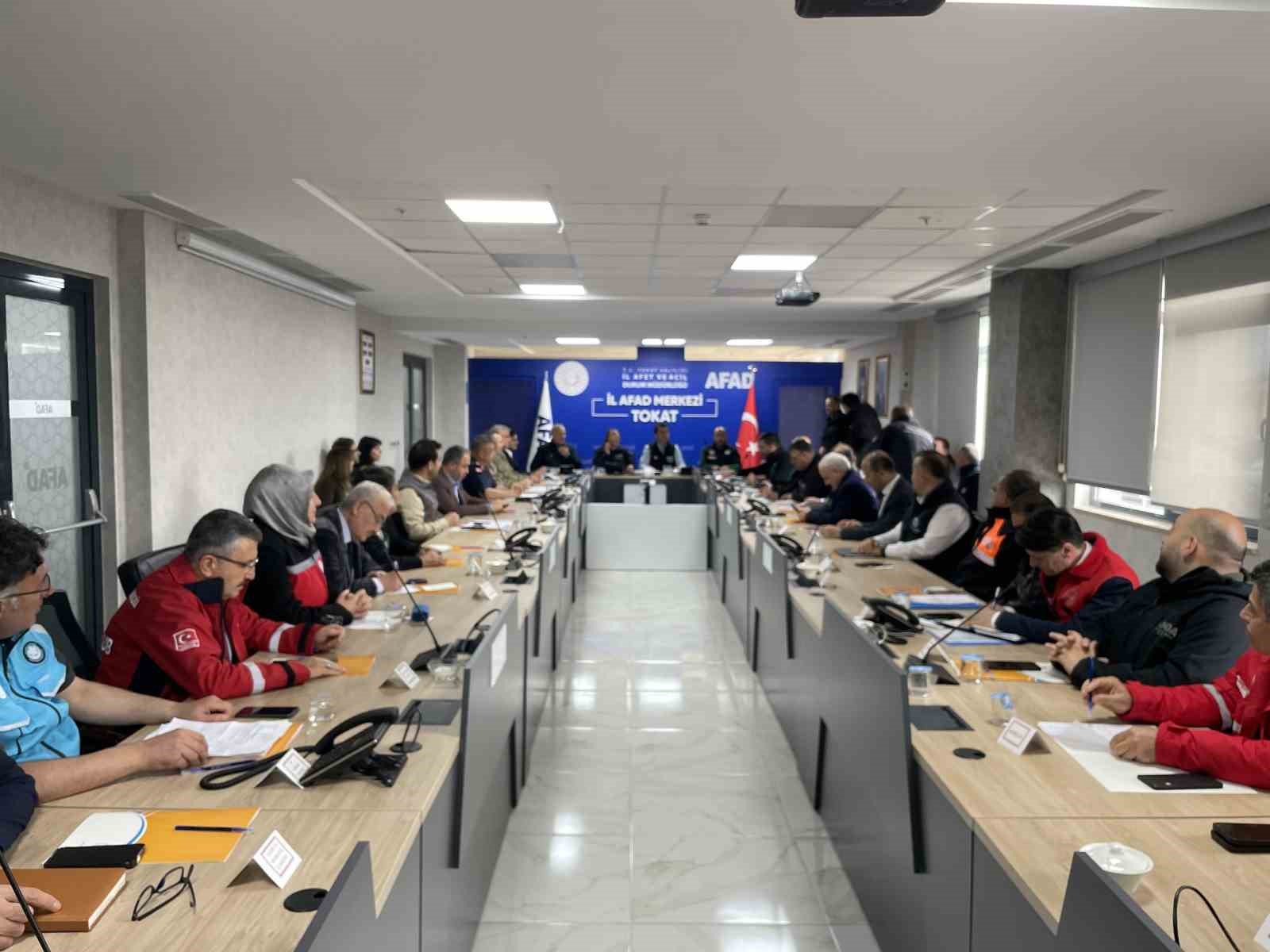 Tokat&rsquo;ta 15 bin kişi g&uuml;venli alanlara tahliye edildi
