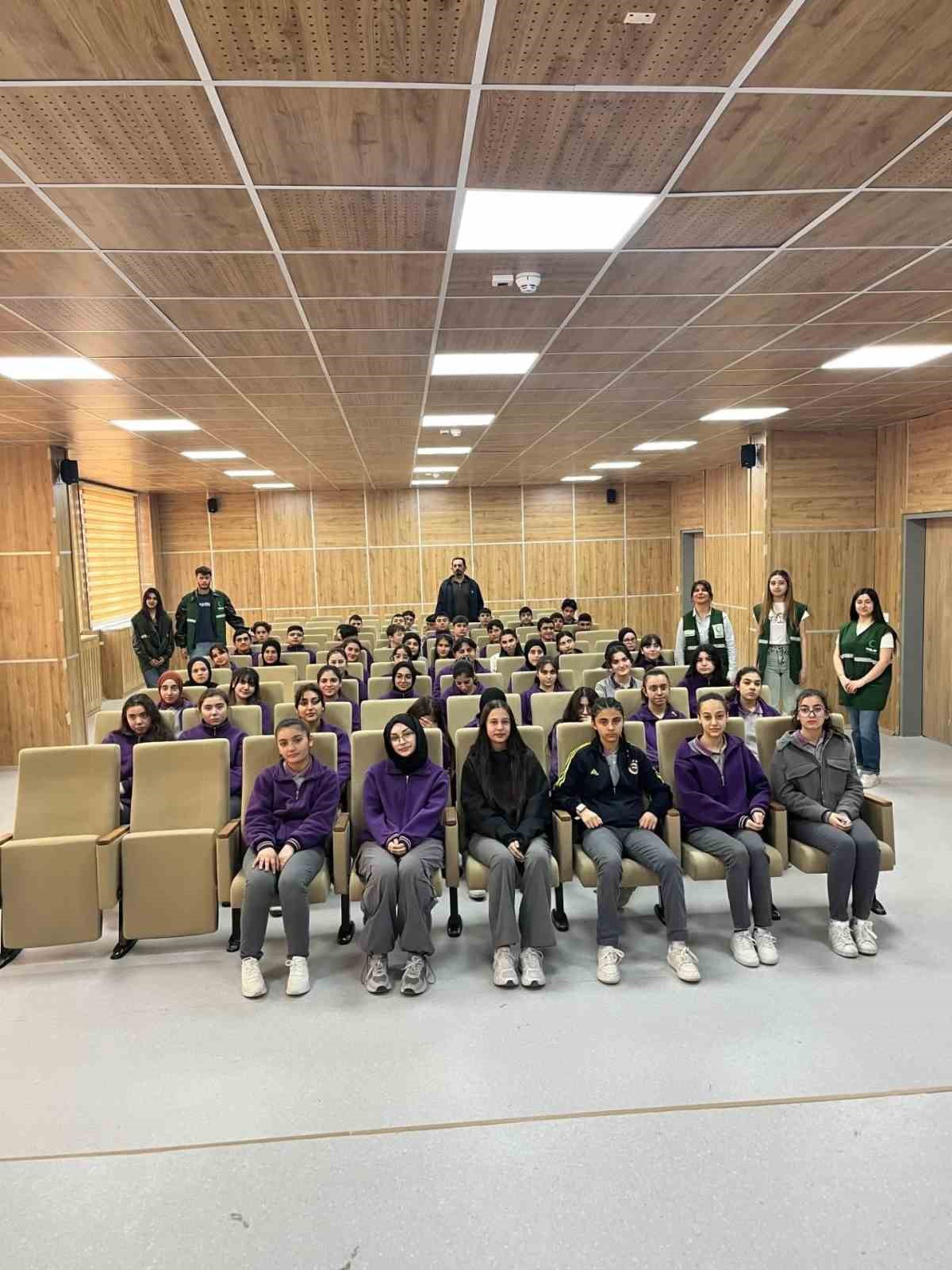 Sarıkamış Fen Lisesi’nde Yeşilay farkındalık eğitimi düzenlendi
