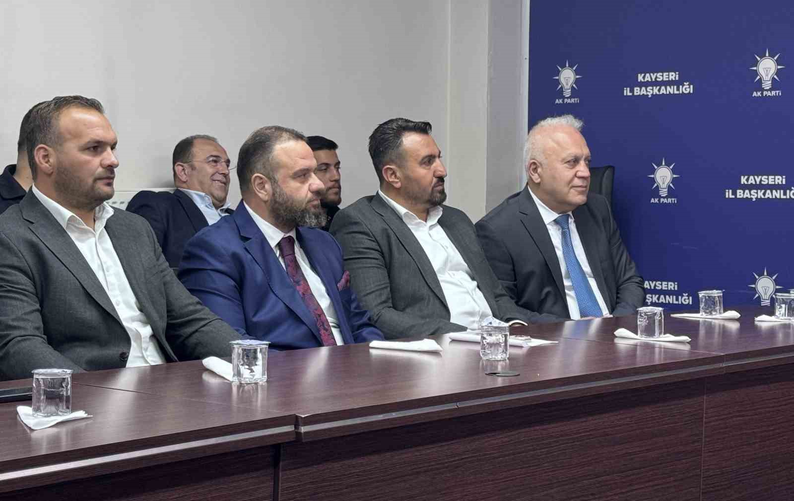 Yeniden Refah Partisi’nden istifa eden 4 meclis üyesi AK Parti’ye geçti