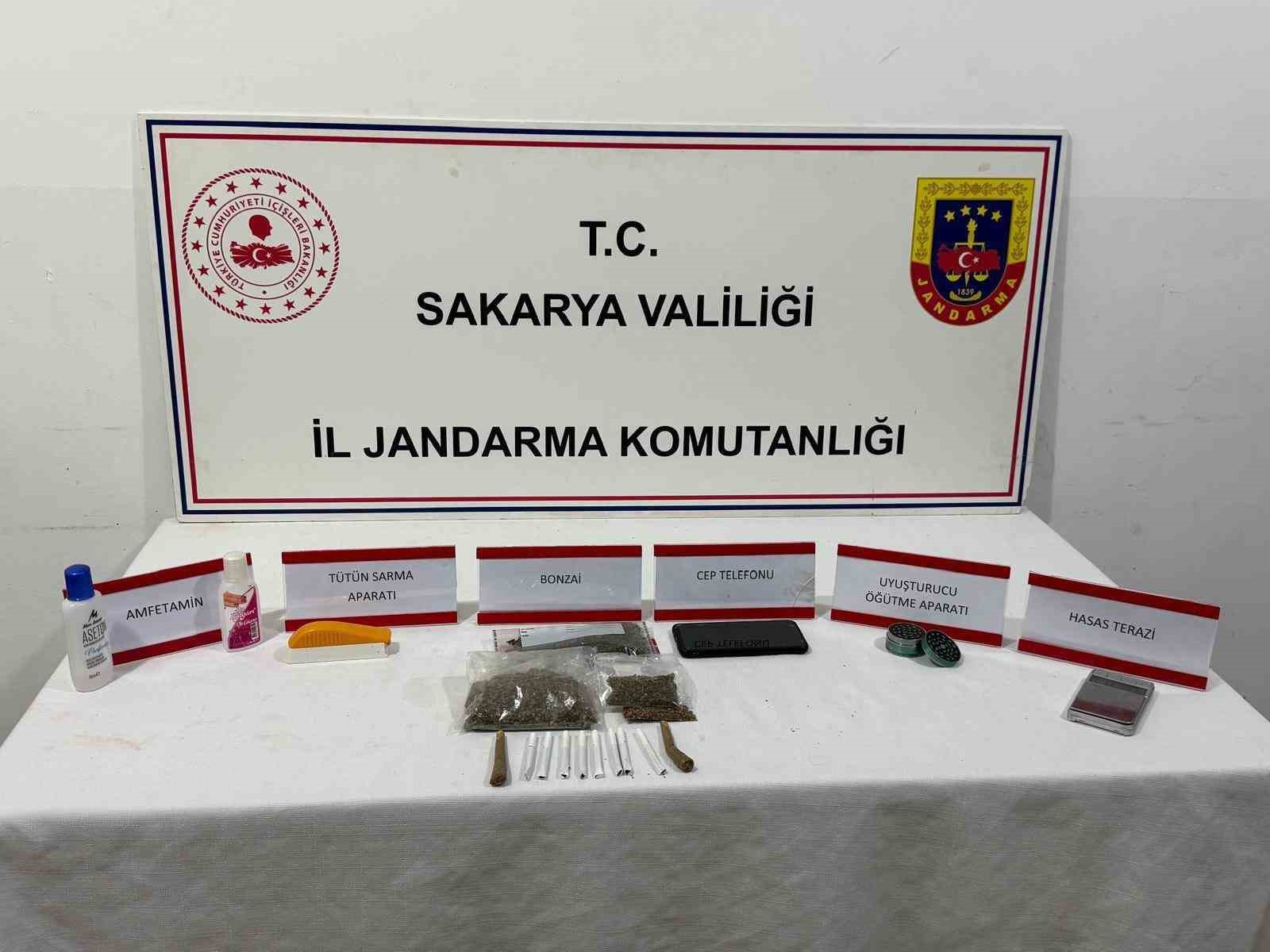 Jandarmadan uyuşturucu tacirlerine darbe: 2 torbacı tutuklandı
