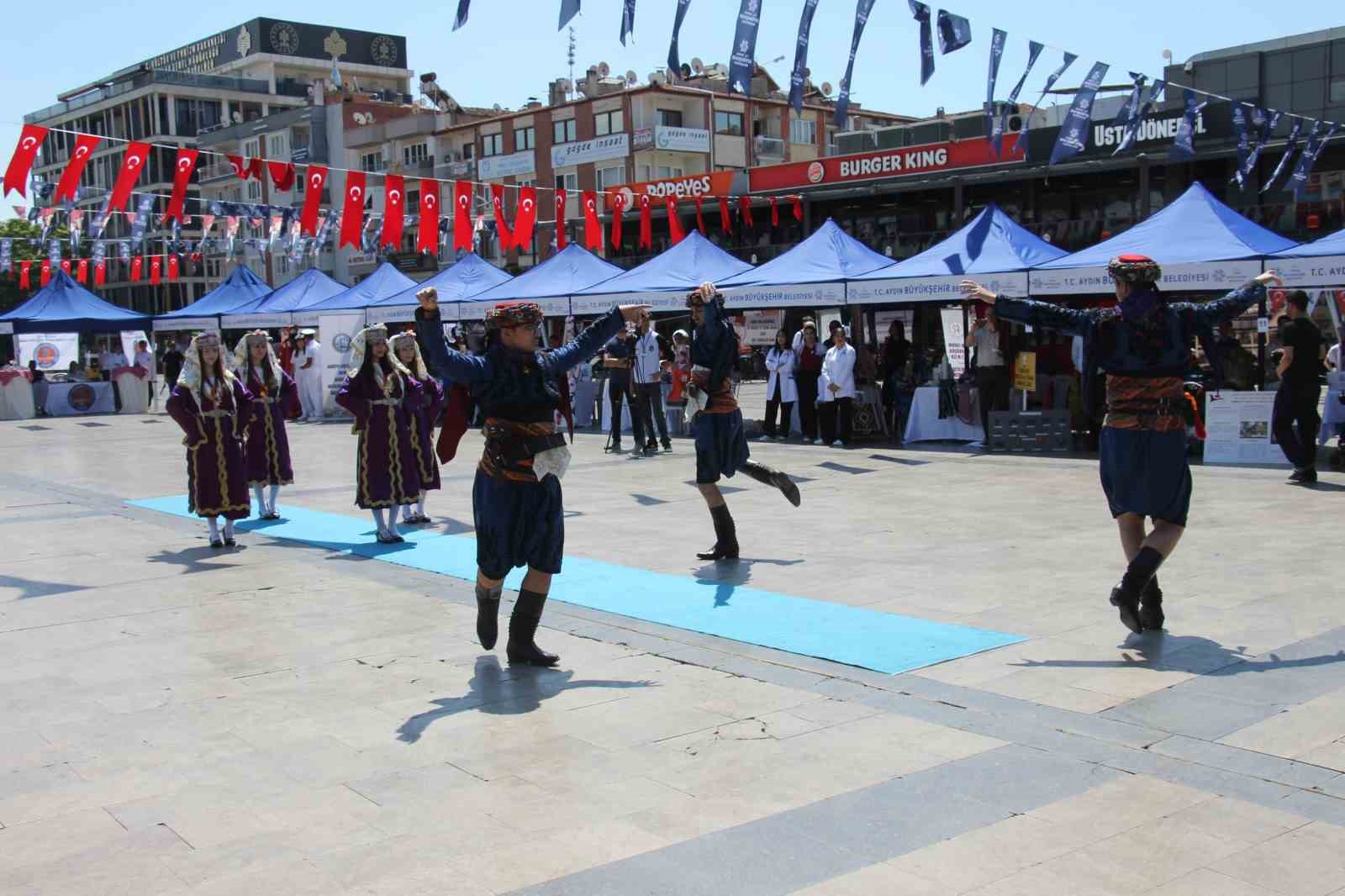 Meslek liseliler h&uuml;nerleriyle b&ouml;l&uuml;mlerini tanıttı
