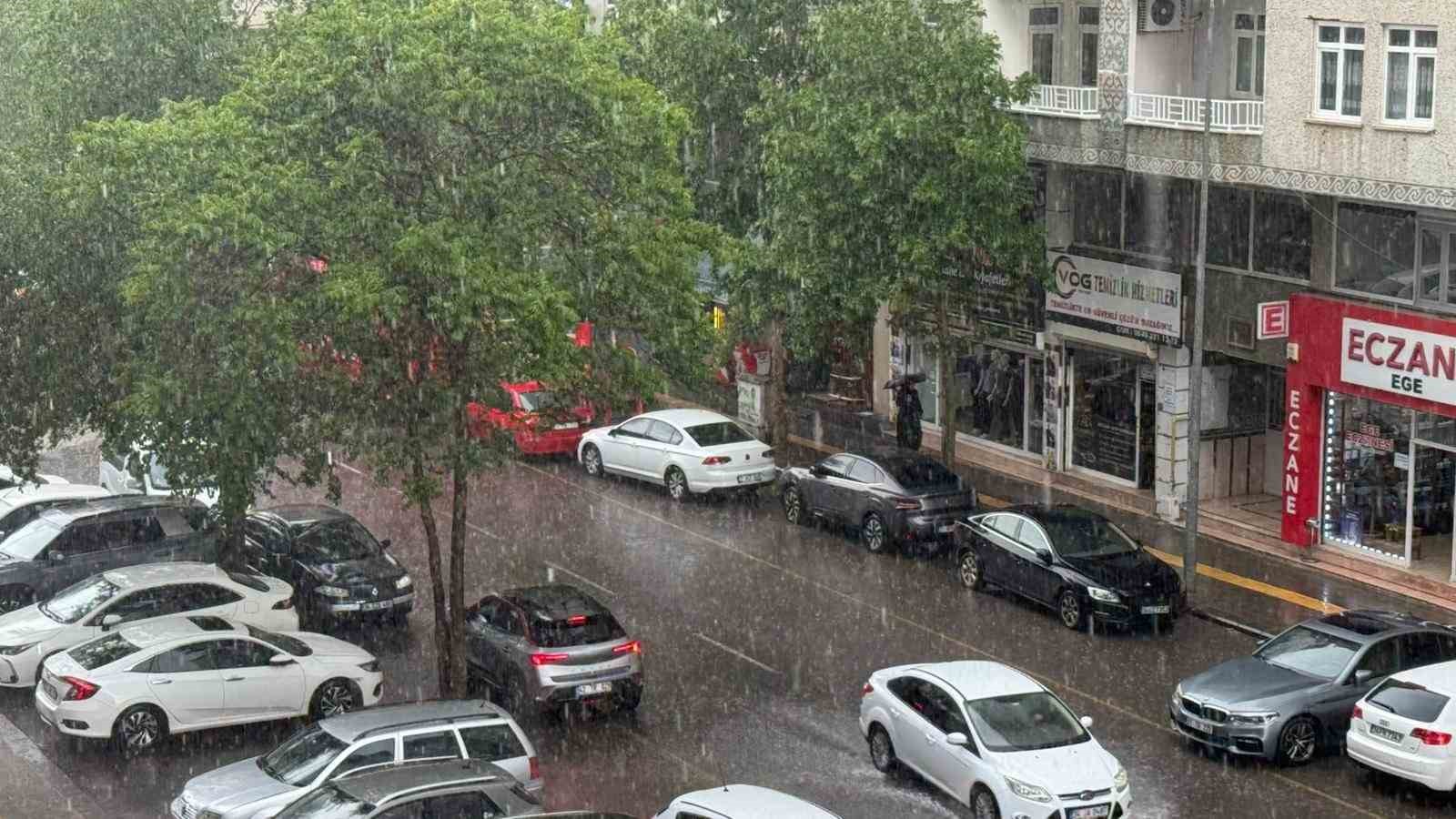 Diyarbakır’da sağanak etkili oldu