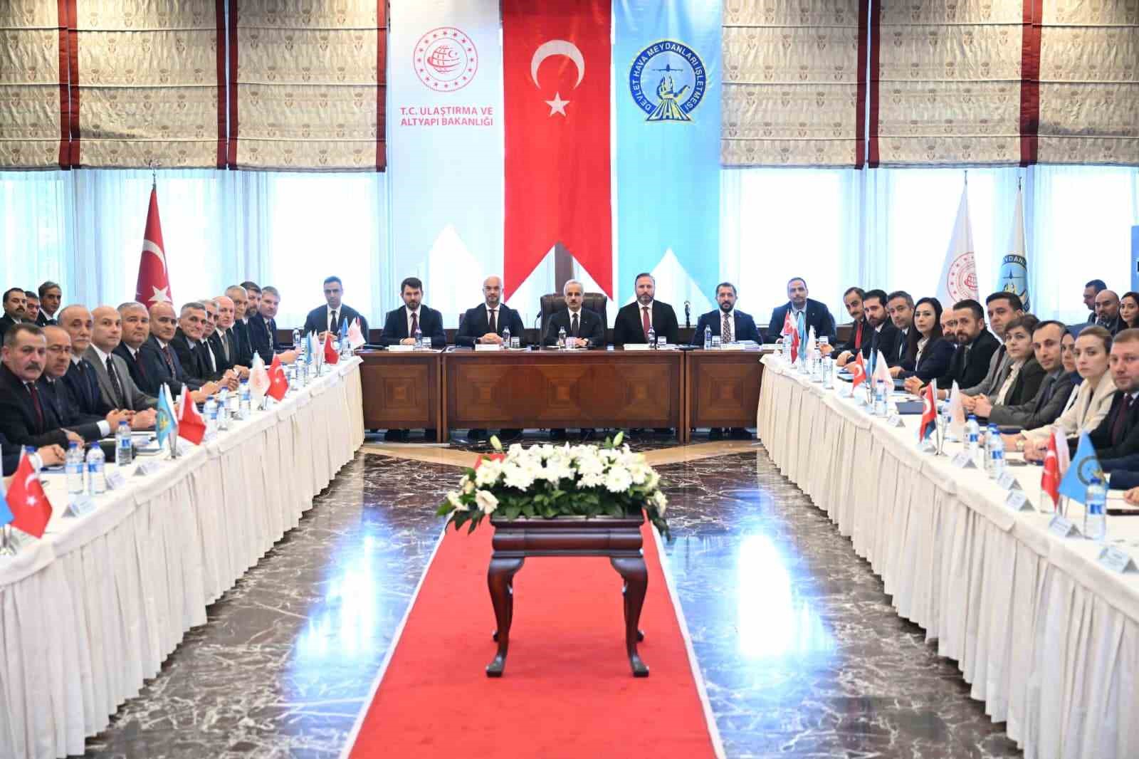 Bakan Uraloğlu: "Etimesgut Havalimanı’nda yenileme ve genişletme çalışmalarımız büyük bir hızla devam ediyor"