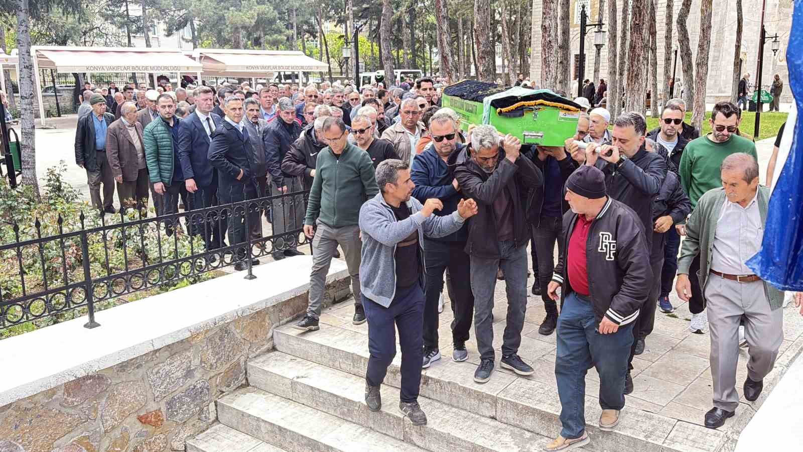 İzmir&rsquo;de vahşete kurban giden Emine D&ouml;nmez&rsquo;e memleketi Akşehir&rsquo;de acı veda
