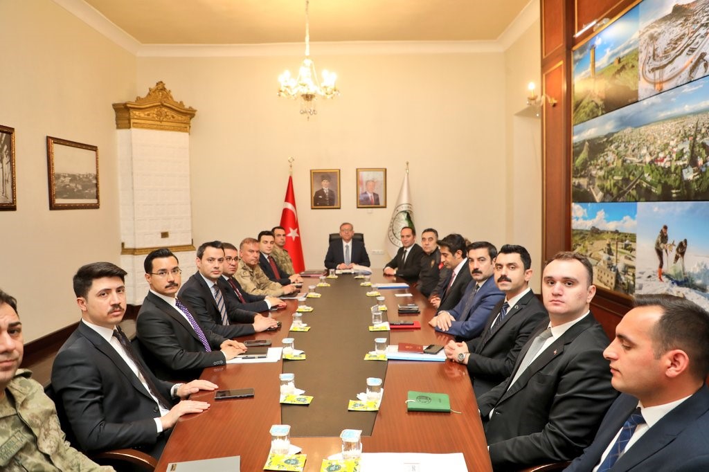 Kars’ta güvenlik zirvesi: İl Güvenlik ve Asayiş Koordinasyon toplantısı yapıldı
