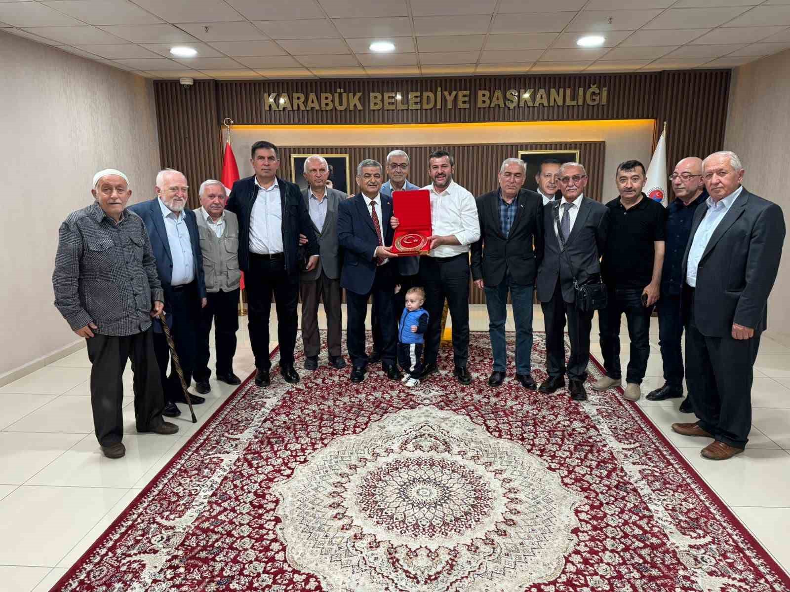 Mahalle sakinlerinden Başkan Çetinkaya’ya teşekkür ziyareti