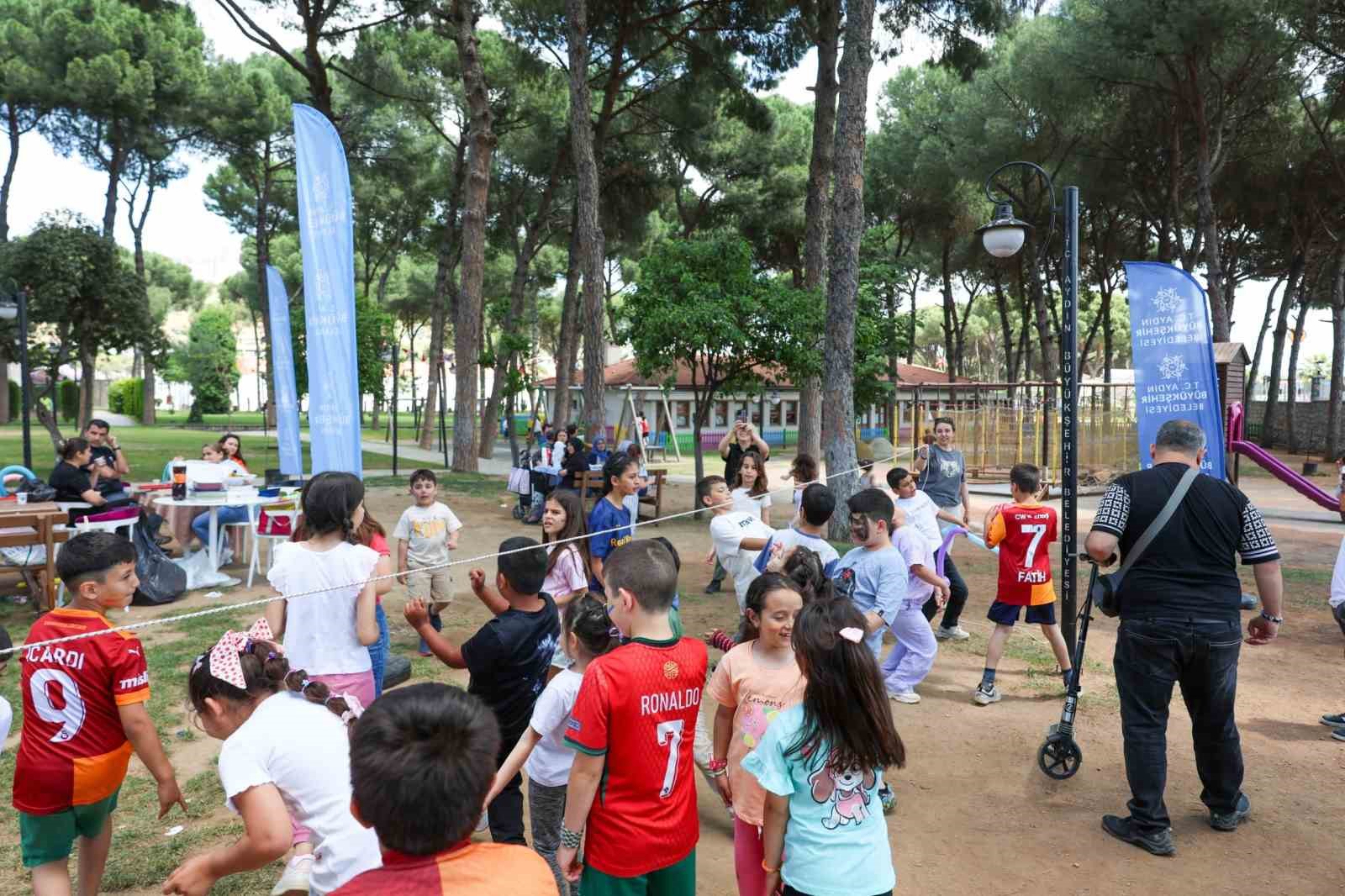 Öğrenciler Tekstil Park’ta doyasıya eğlendi