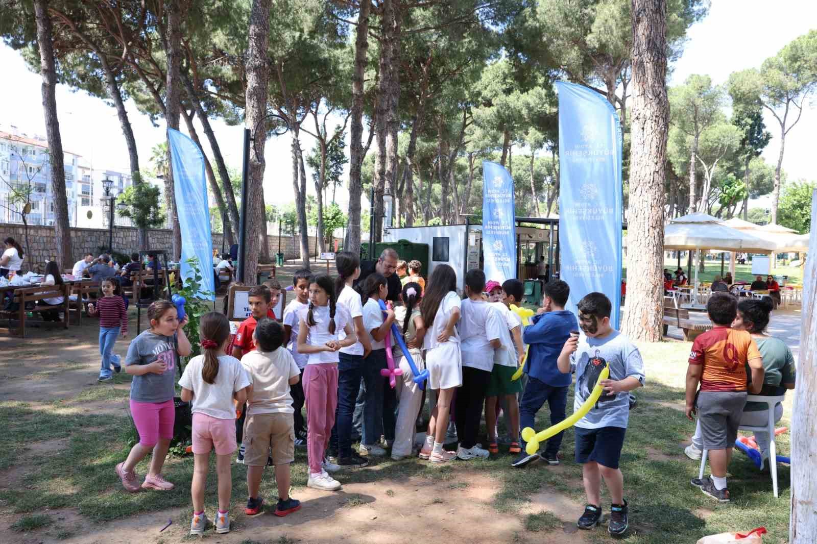 Öğrenciler Tekstil Park’ta doyasıya eğlendi