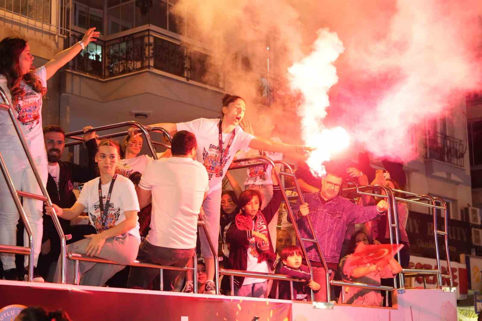 Turgutlu Belediyesi Kadın Basketbol Takımı, S&uuml;per Lig&rsquo;e y&uuml;kseldi
