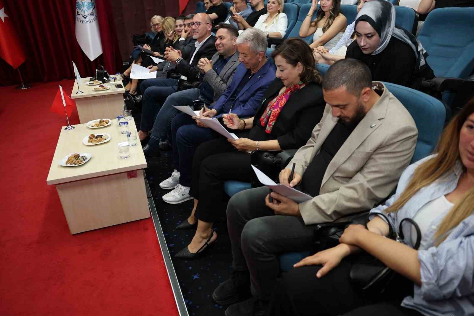 ALK&Uuml;&rsquo;de geleceğin girişimcileri &ouml;d&uuml;llerini aldı
