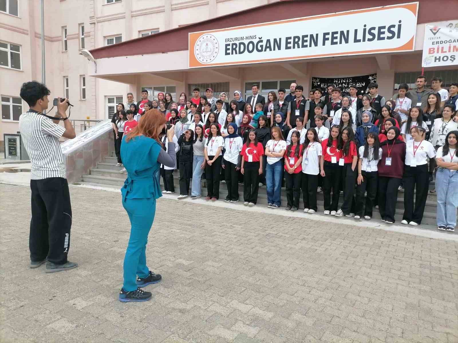 Gen&ccedil;lerin bilimsel projeleri g&ouml;r&uuml;c&uuml;ye &ccedil;ıktı

