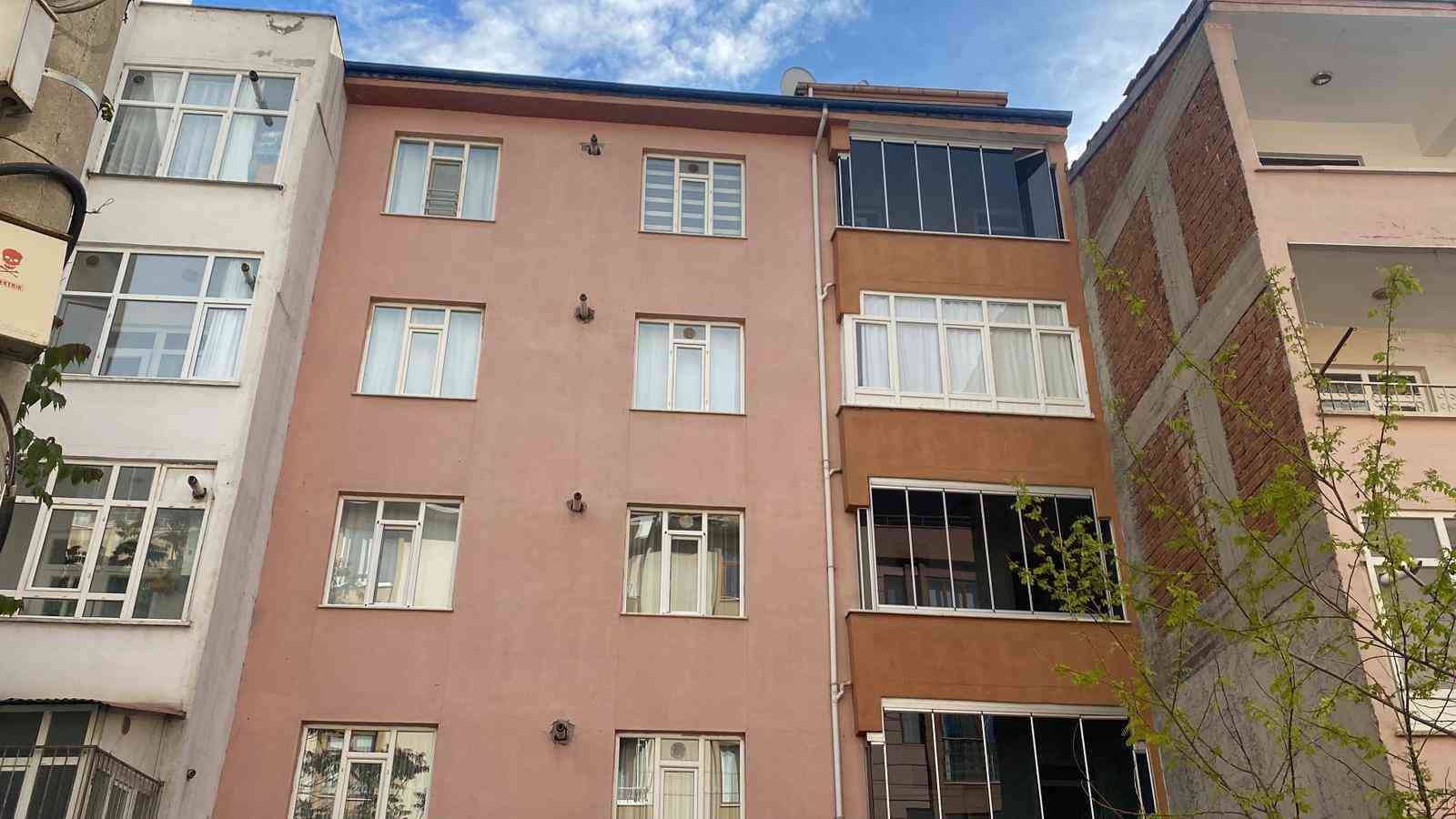 Elazığ’da 5. kattan düşen genç kız ağır yaralandı