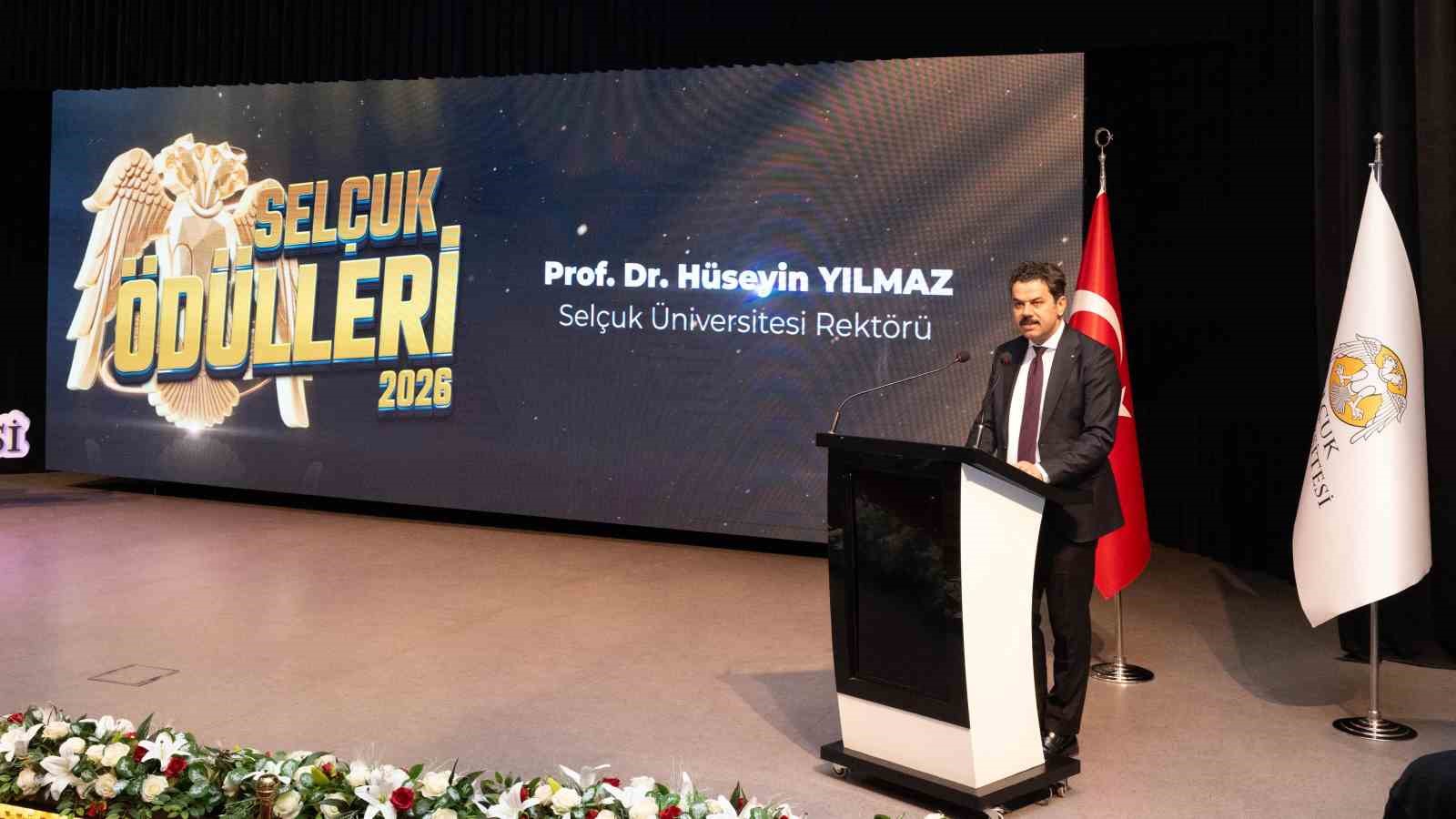 Selçuk Üniversitesinde başarıya katkı sağlayanlar onurlandırıldı