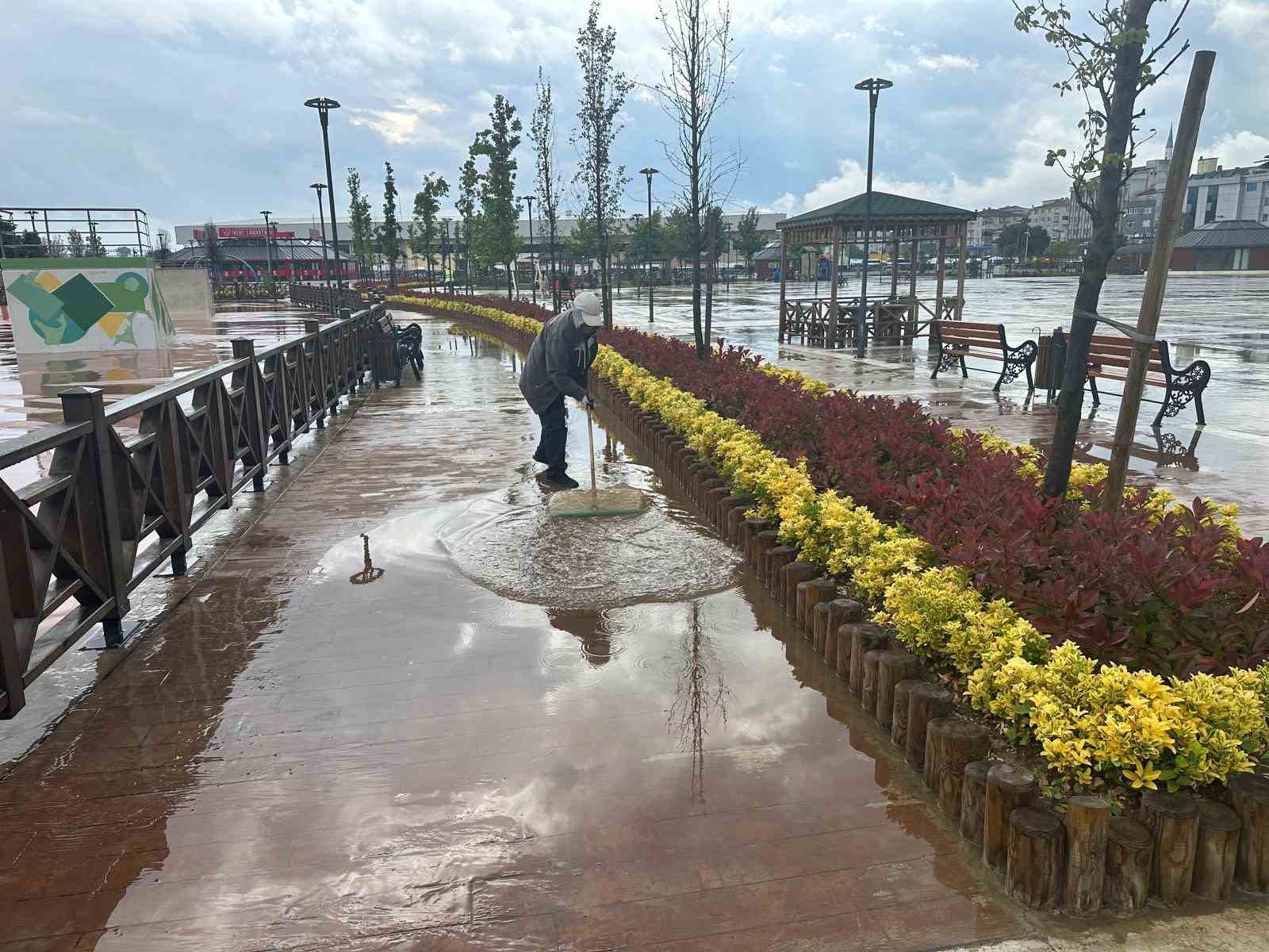 Tekirdağ&rsquo;da sağanak etkili oldu, ekipler teyakkuza ge&ccedil;ti
