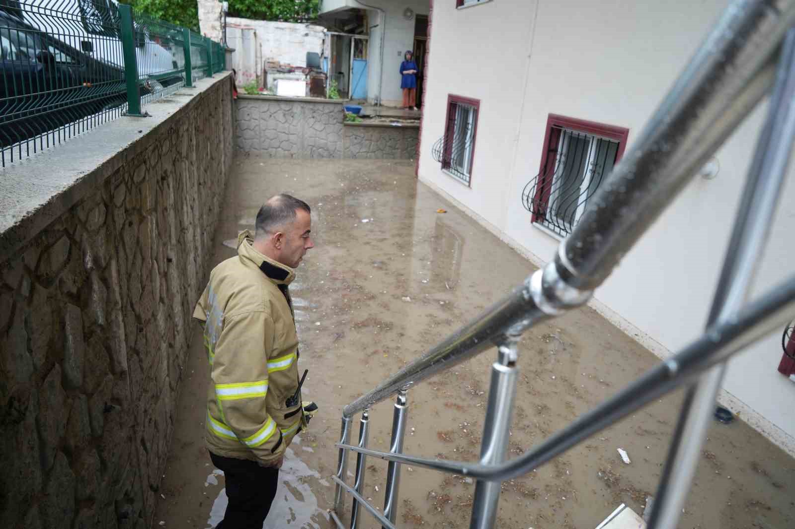 Kırıkkale’de sağanak hayatı olumsuz etkiledi: Ev ve iş yerlerini su bastı