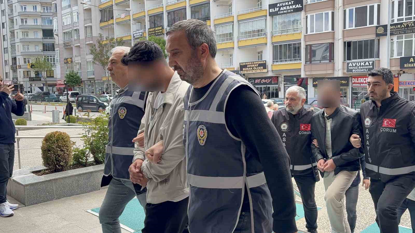 Güzellik salonunda akılalmaz yöntemle vurgun: Müşterilerin telefonundan kredi çeken 6 şüpheli tutuklandı