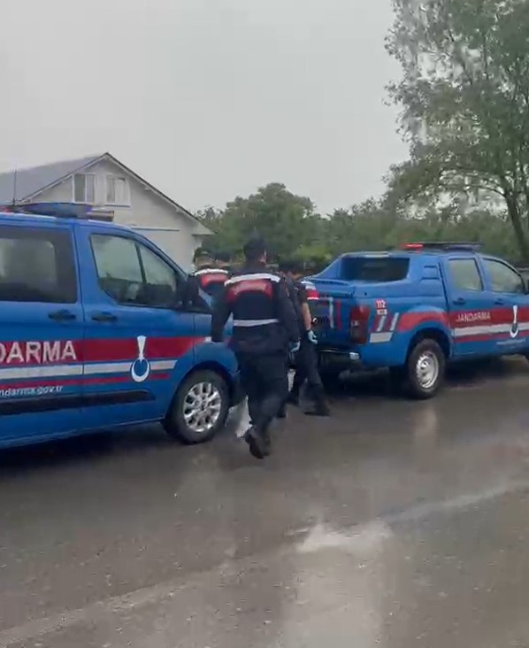 Evini kenevir bahçesine çeviren şahıs yakalandı
