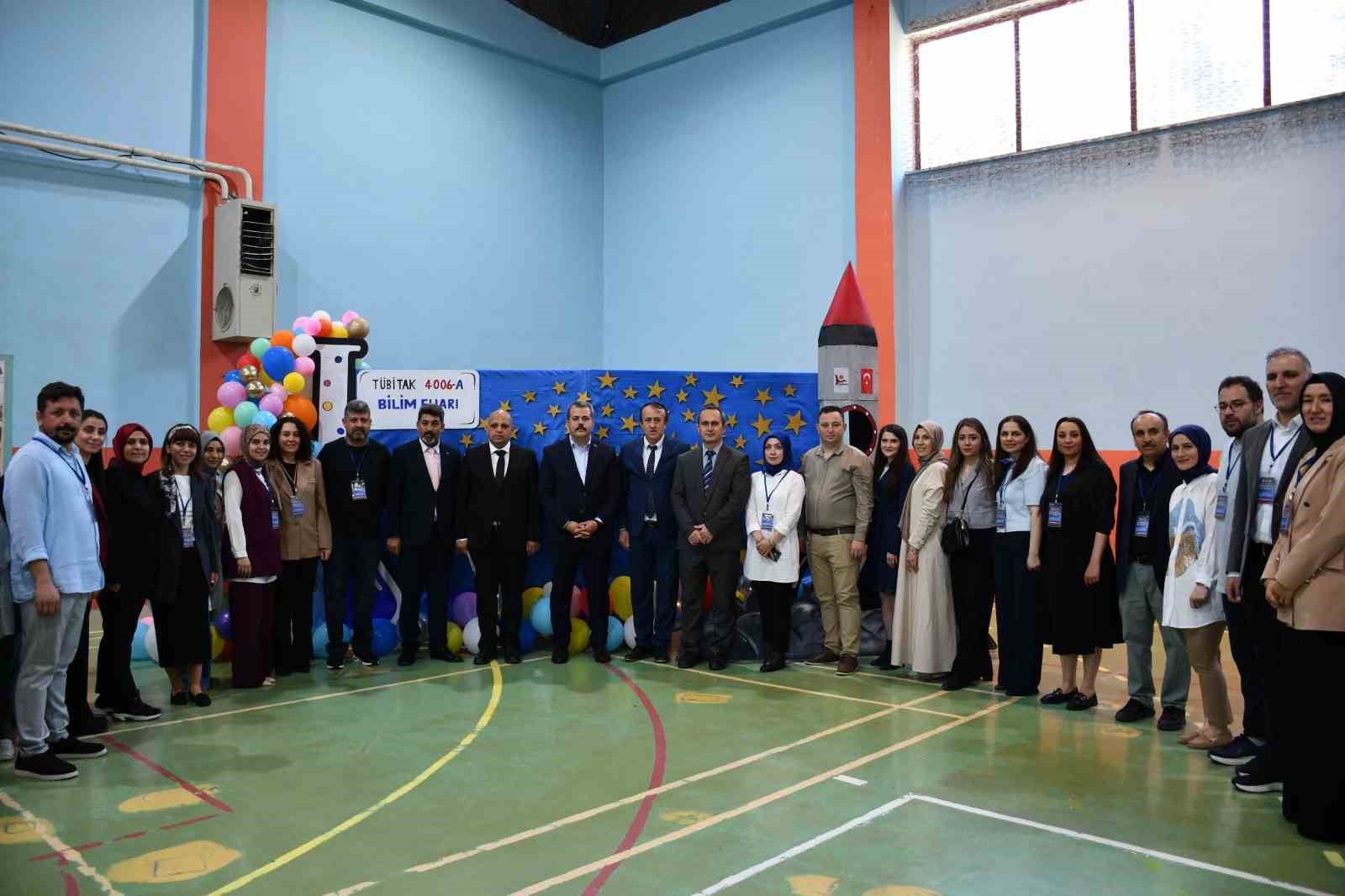 Öğrenciler projelerini ’Bilim Fuarı’nda tanıttı