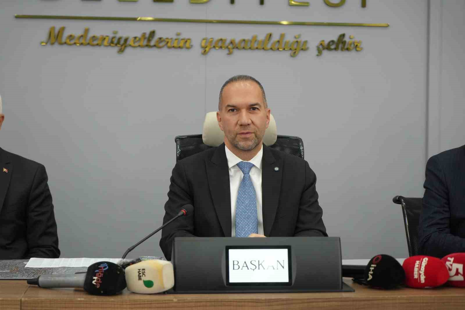 Başkan &Ouml;zdemir&rsquo;den ulaşım a&ccedil;ıklaması: "Vatandaşımızın mağdur edilmesine izin vermeyeceğiz"
