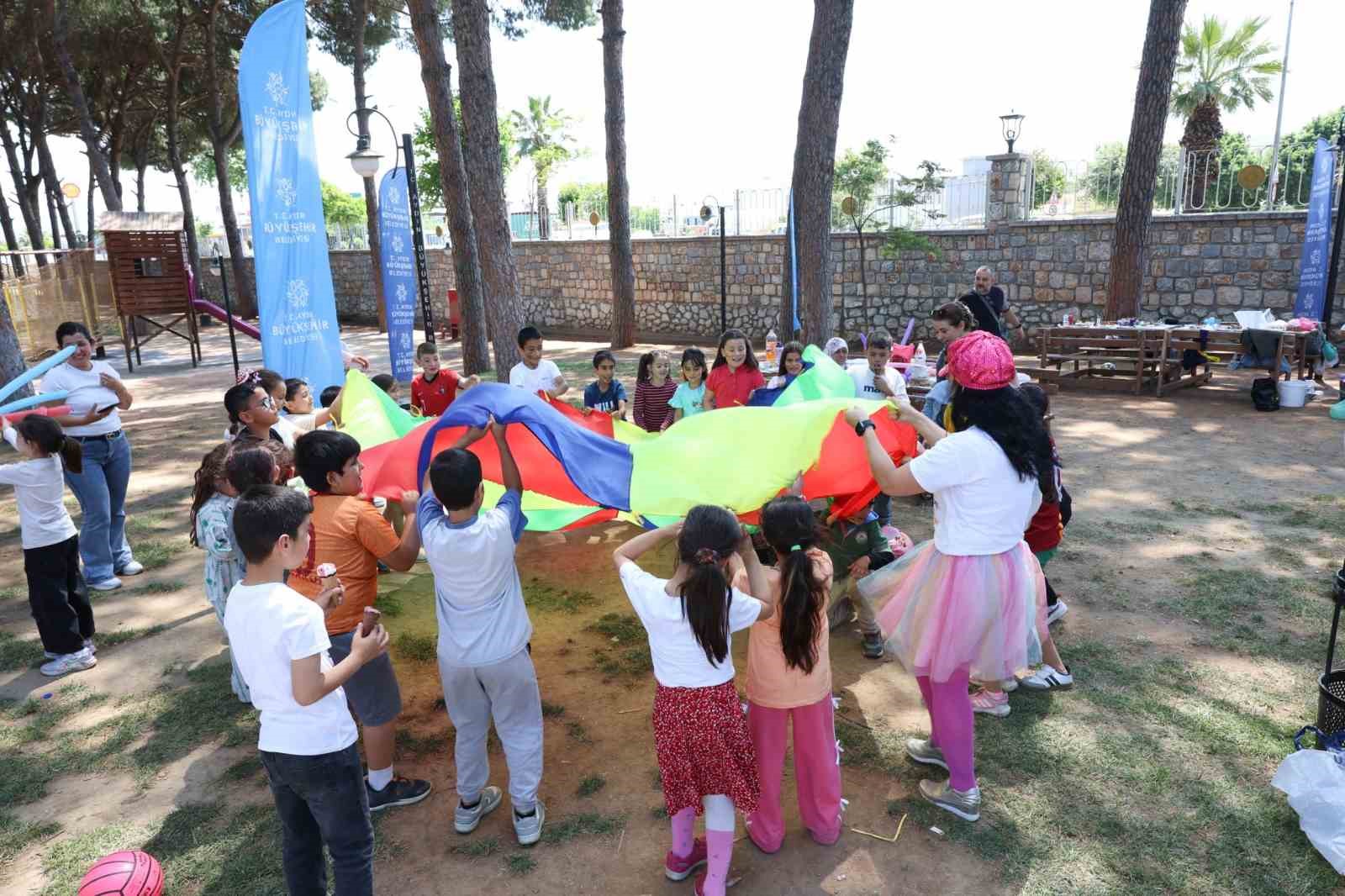 Öğrenciler Tekstil Park’ta doyasıya eğlendi
