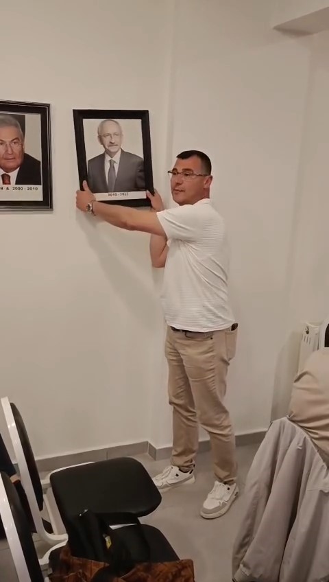 Edirne&rsquo;de partililer CHP il binası &ouml;n&uuml;nde toplandı
