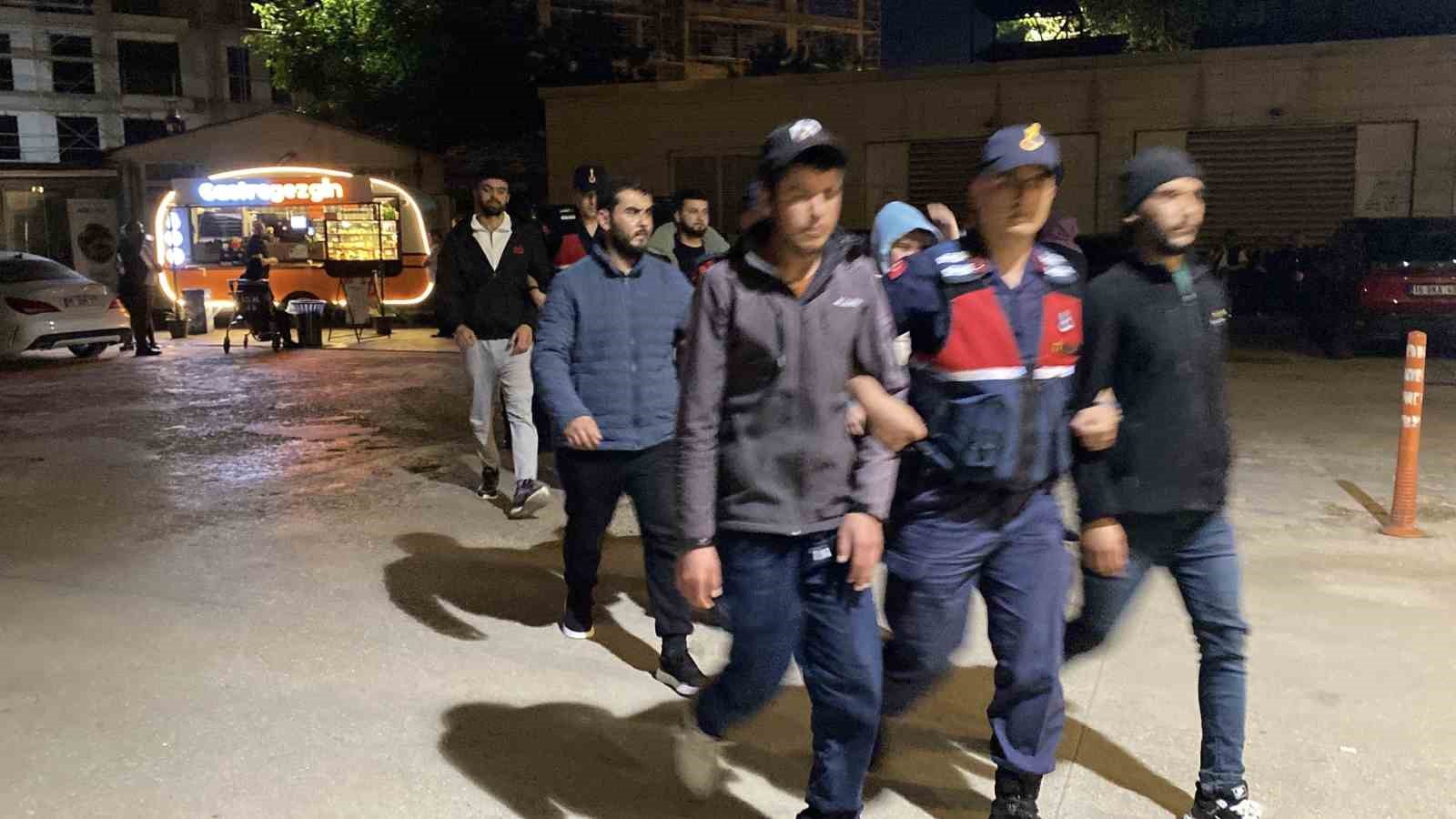 Ülkeye kaçak yollarla giren 7 şahıs yakalandı