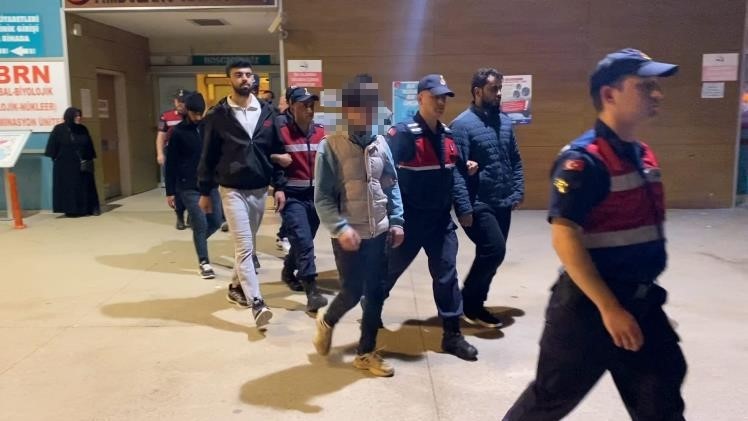 &Uuml;lkeye ka&ccedil;ak yollarla giren 7 şahıs yakalandı
