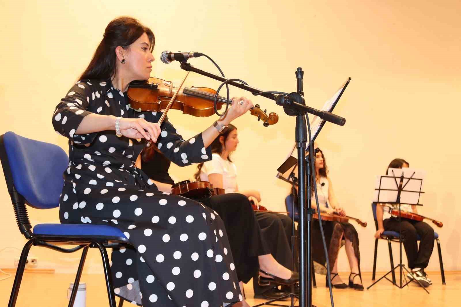 Erzincan Gen&ccedil;lik Merkezlerinde gen&ccedil;lik konseri coşkusu
