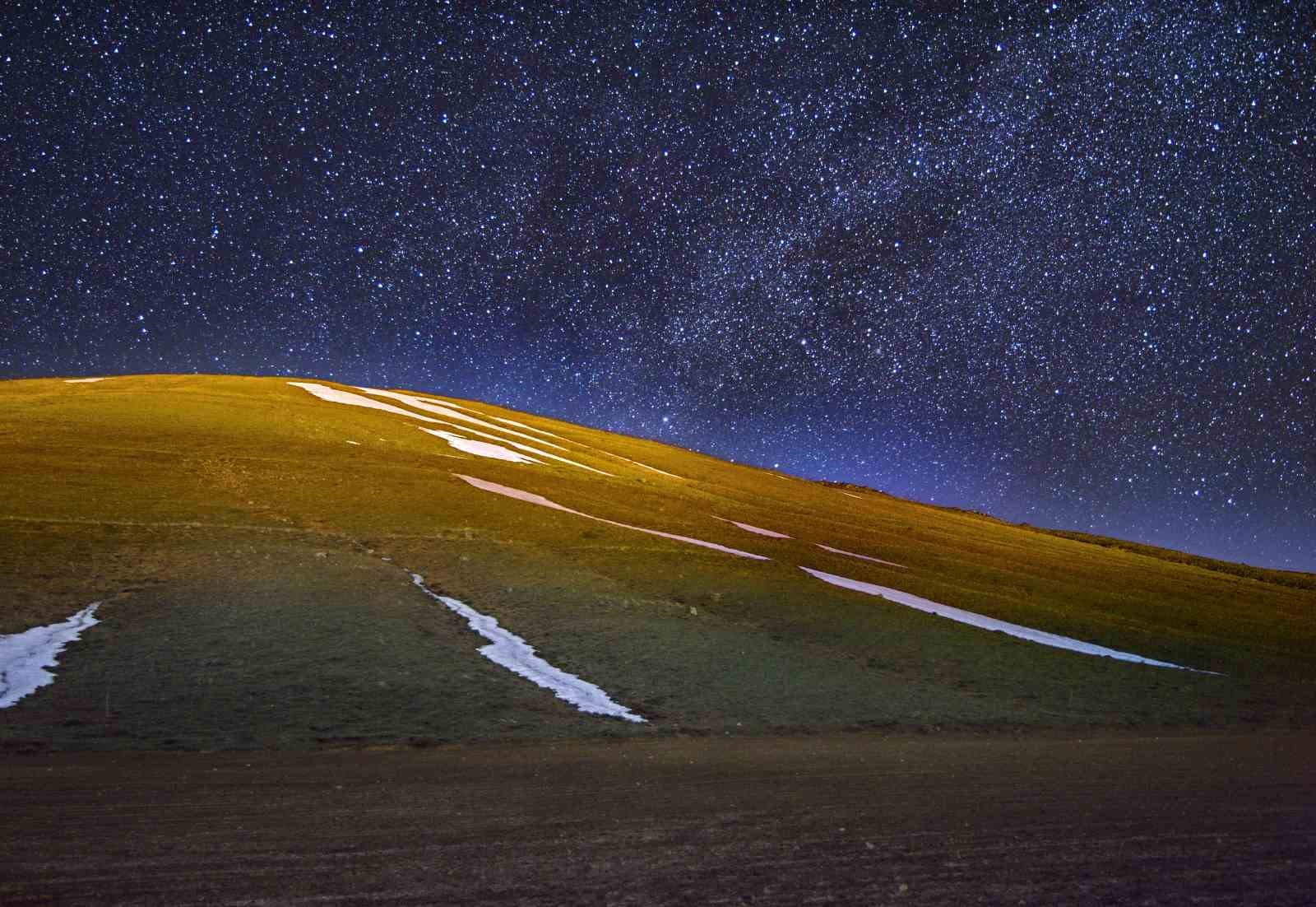 Nemrut Kalderası’nda kar ve yıldızlar buluştu