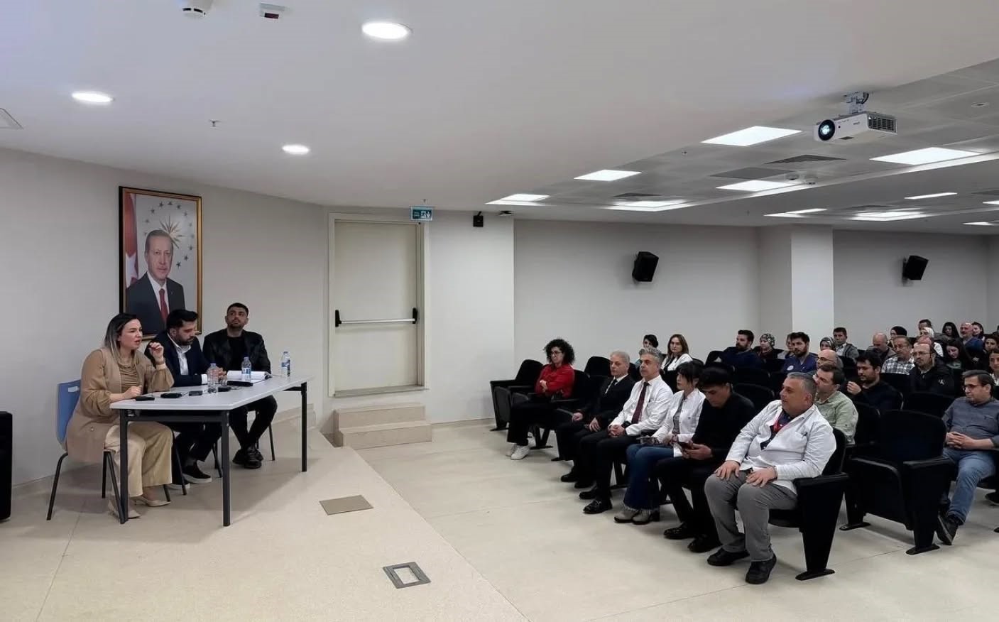 Erzincan’da sağlık personeline "Mesleki Sorumluluk Kurulu" eğitimi verildi
