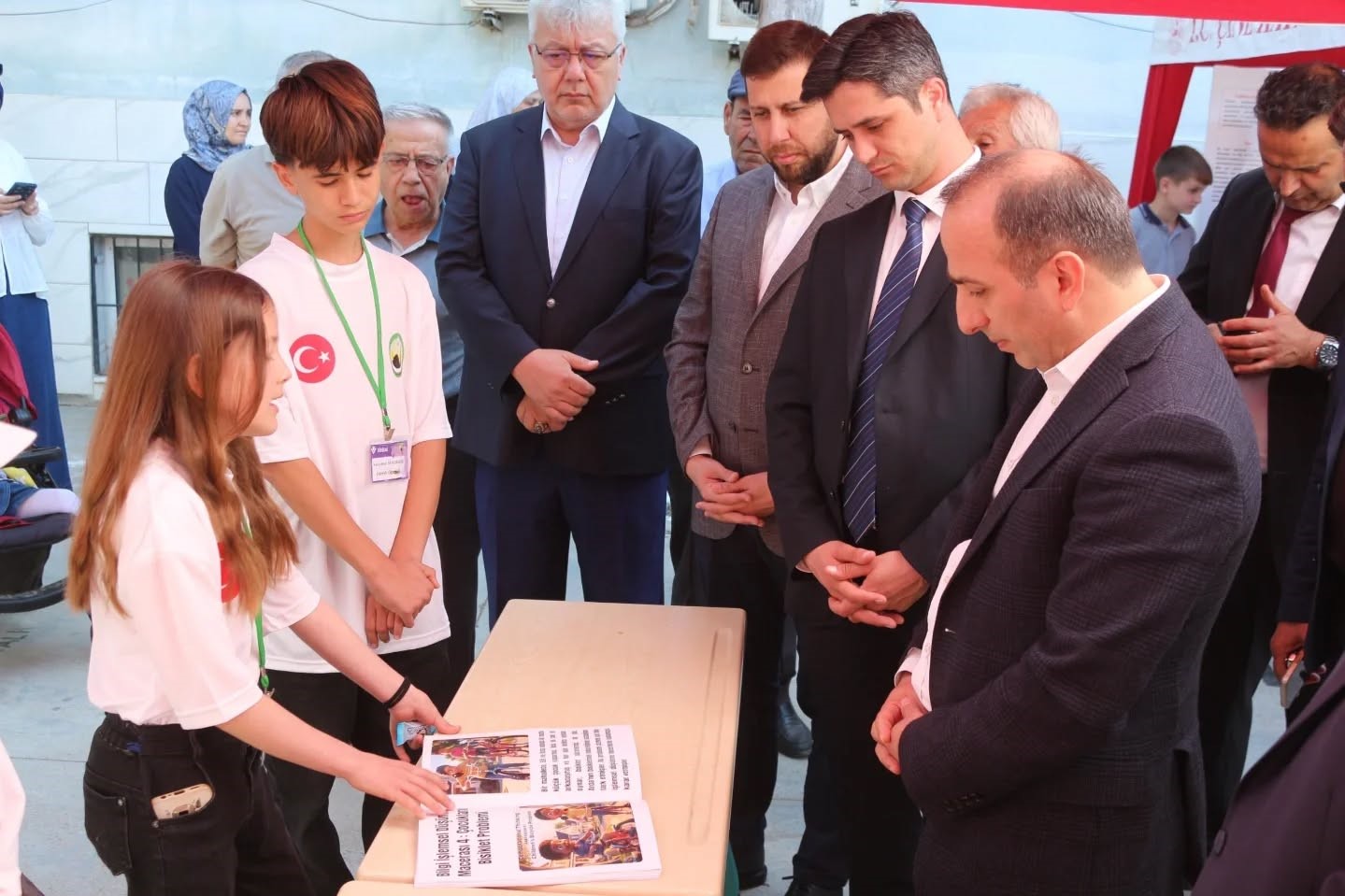 &Ccedil;ine&rsquo;de &ouml;ğrenciler projelerini bilim fuarında sergiledi
