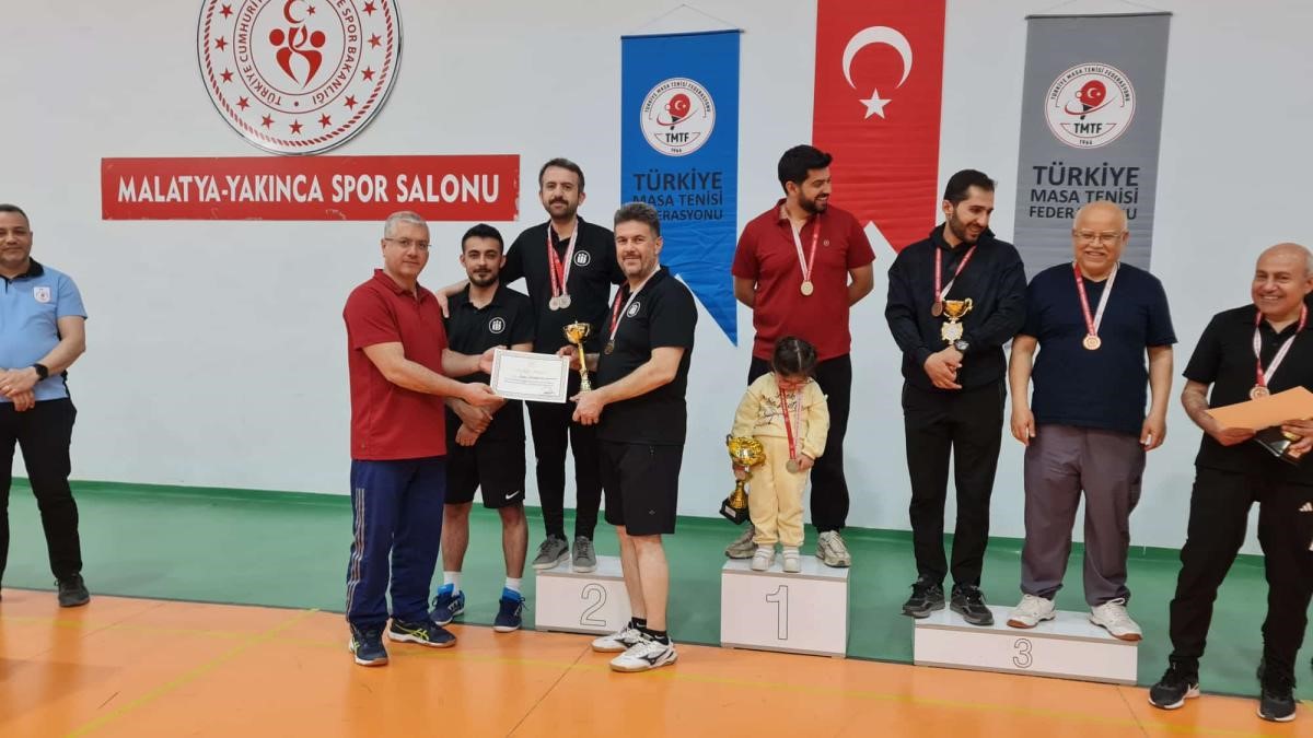 İn&ouml;n&uuml; &Uuml;niversitesi, Masa Tenisi Kurumlar Ligi&rsquo;nde Malatya ikincisi oldu
