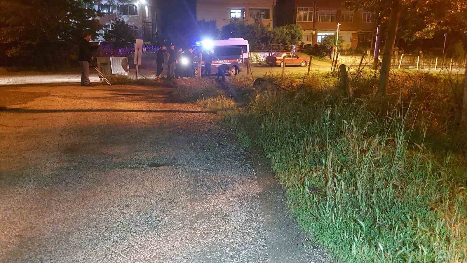 Hurdaya dönen otomobili bırakıp kaçtılar