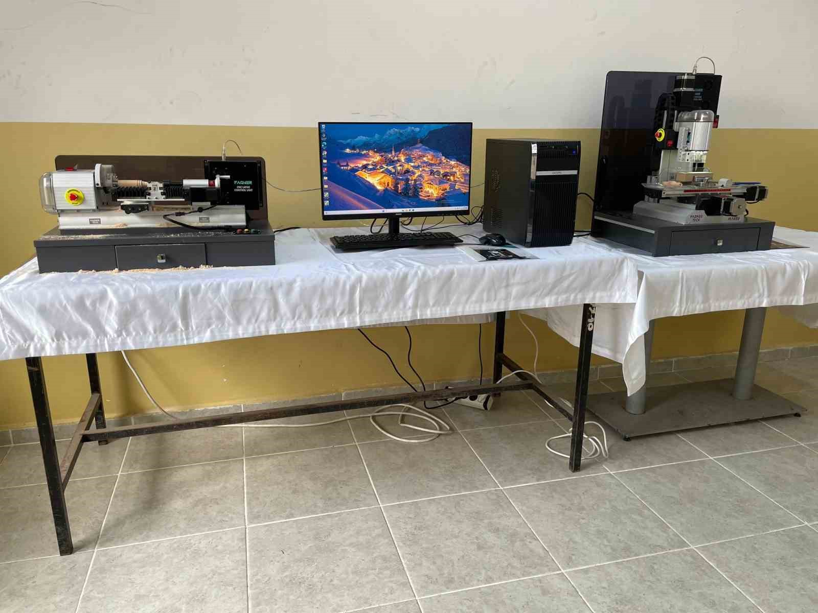 Bilecik&rsquo;te CNC makineleri &ouml;ğrencilere teslim edildi
