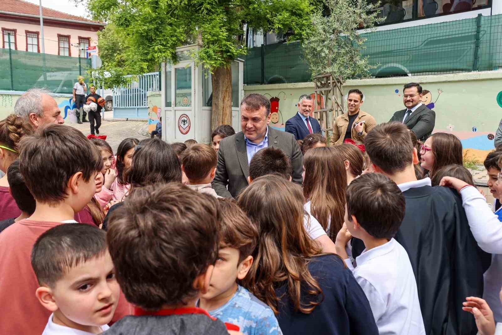 Vali Sözer, öğrencilerle bir araya geldi
