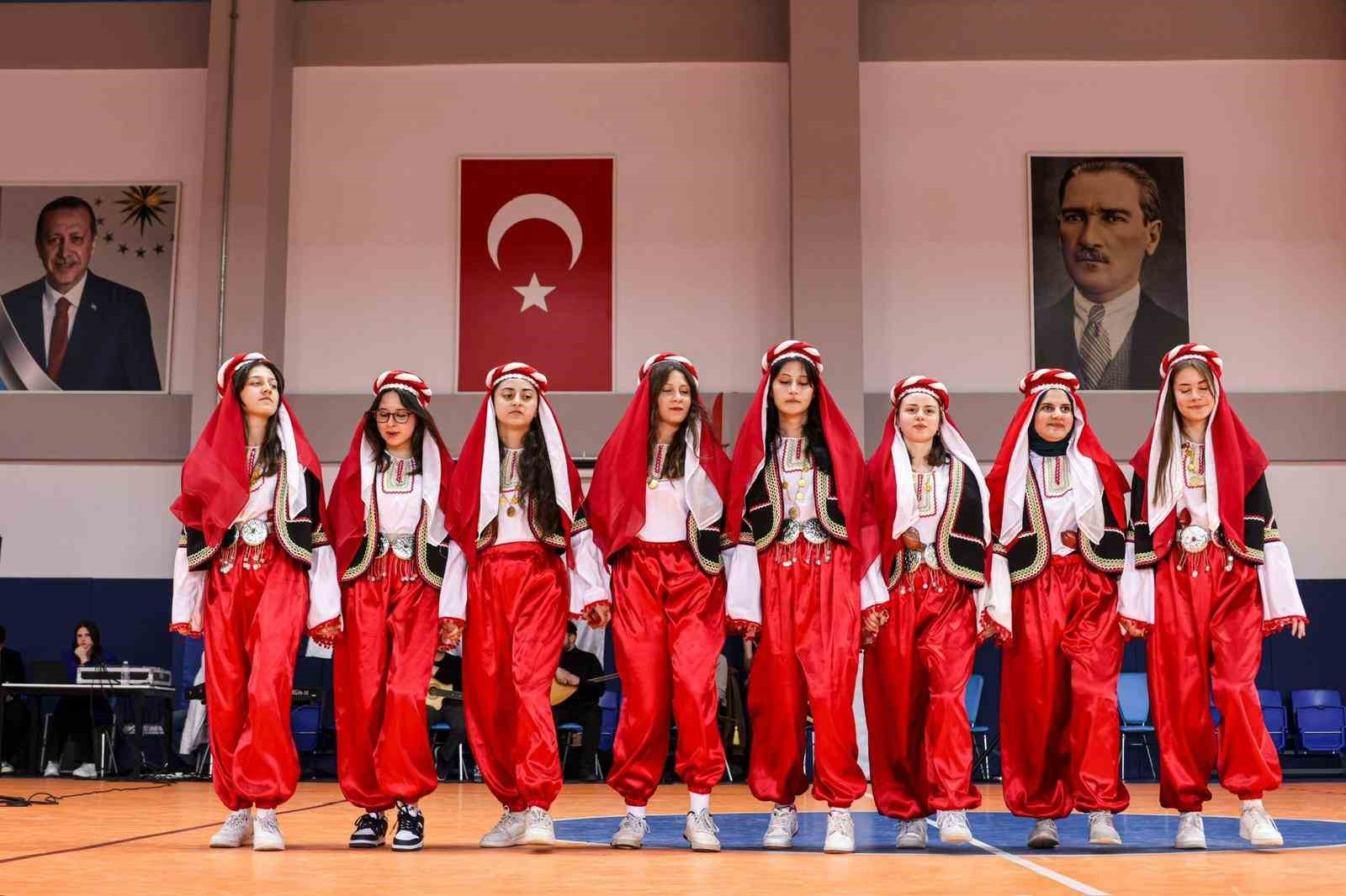 Vali Sözer Pazaryeri’nde bir dizi program gerçekleştirdi
