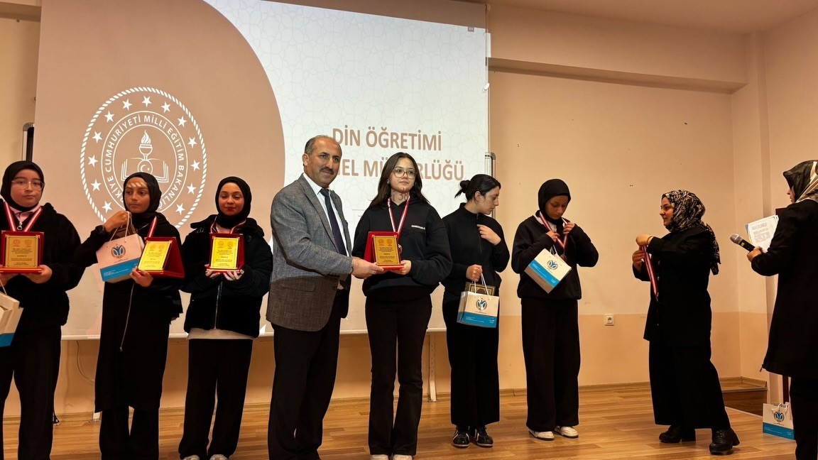 Bilecik’te Kur’an-ı Kerim okuma yarışmasında ödüller sahiplerini buldu