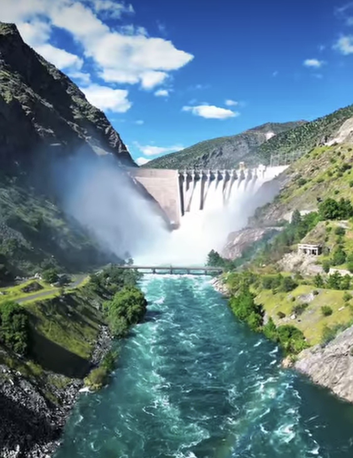 Karakaya Barajında su tahliyesi nedeni ile k&ouml;pr&uuml; trafiğe kapatıldı

