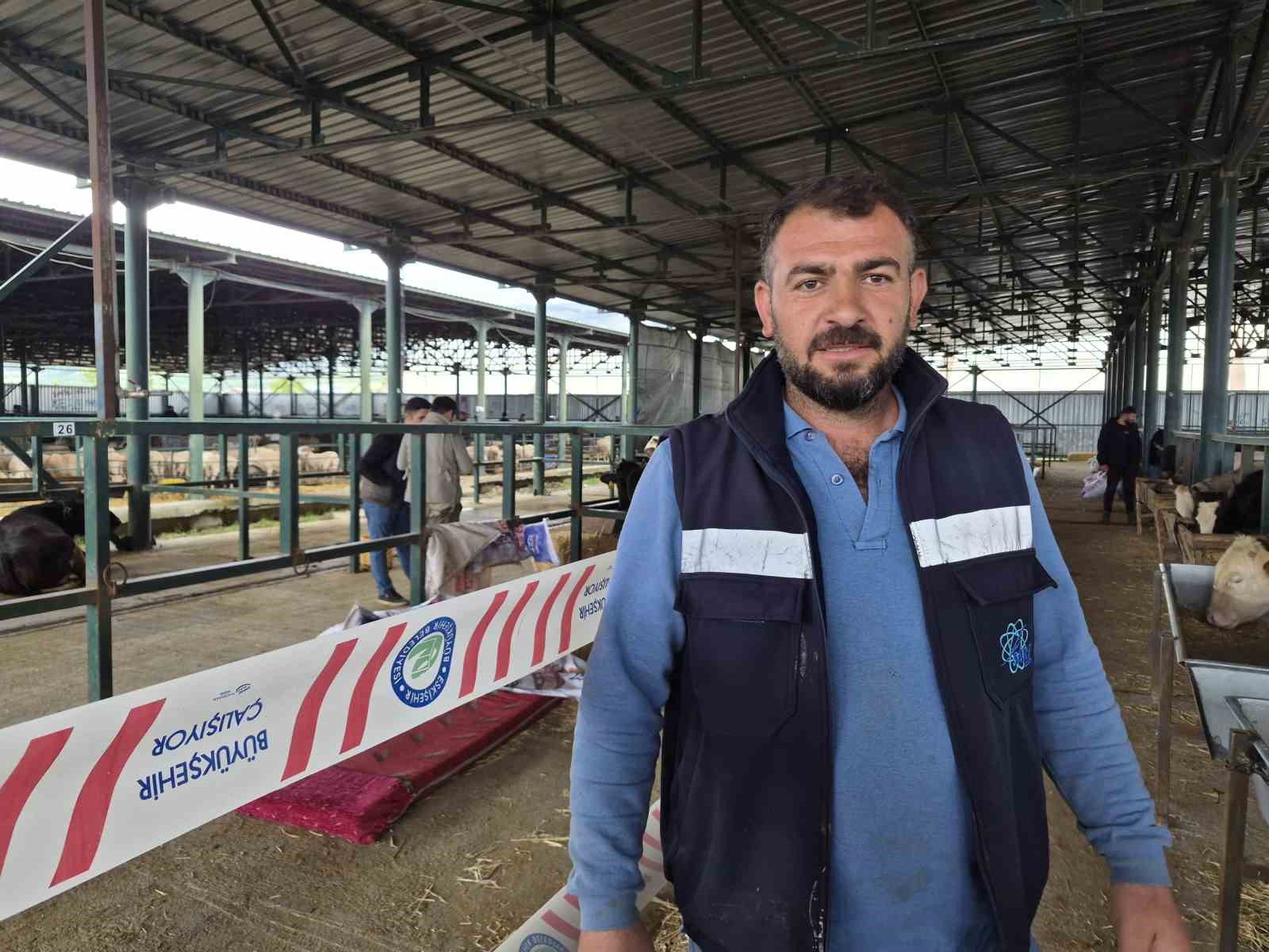 Kurbanlık satıcılarının çadır çilesi