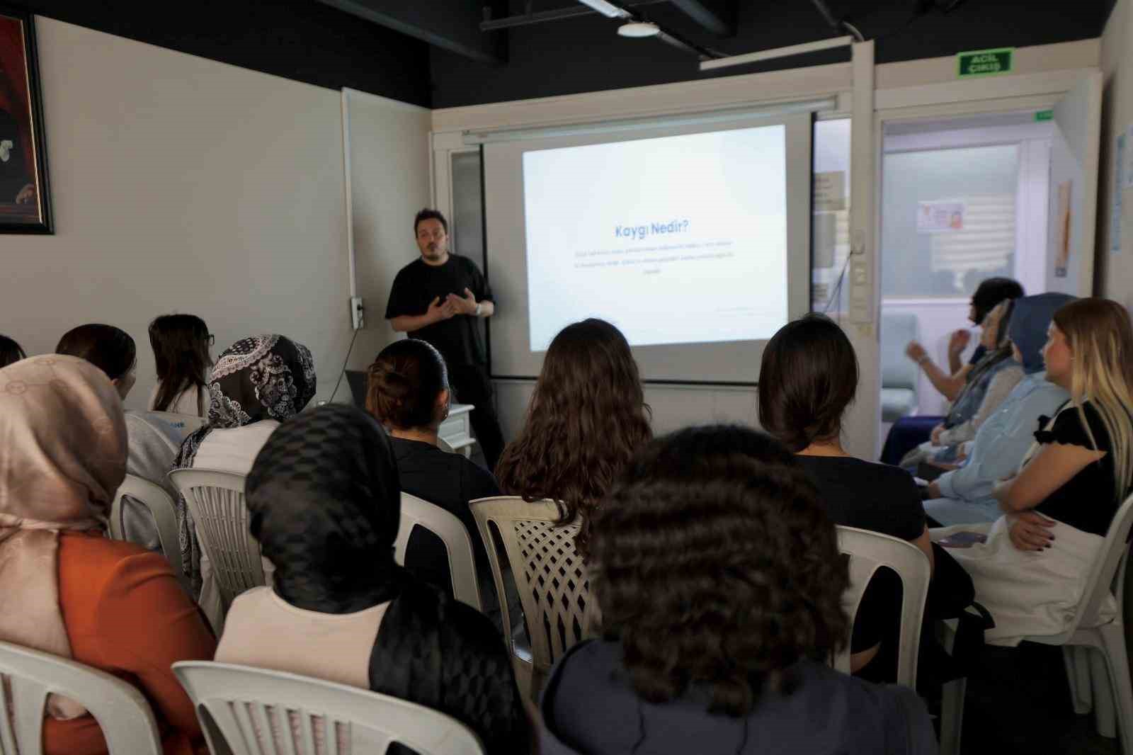 Yunusemre Belediyesinden öğrencilere "Sınav Kaygısı Yönetimi" semineri