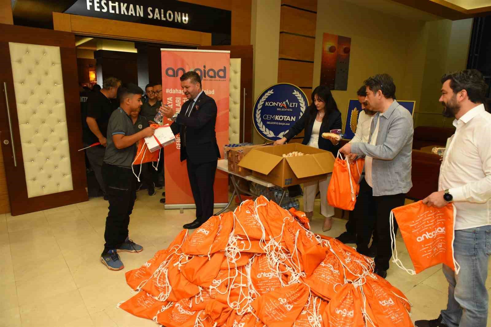 Gen&ccedil; zihinler aynı &ccedil;atı altında buluştu
