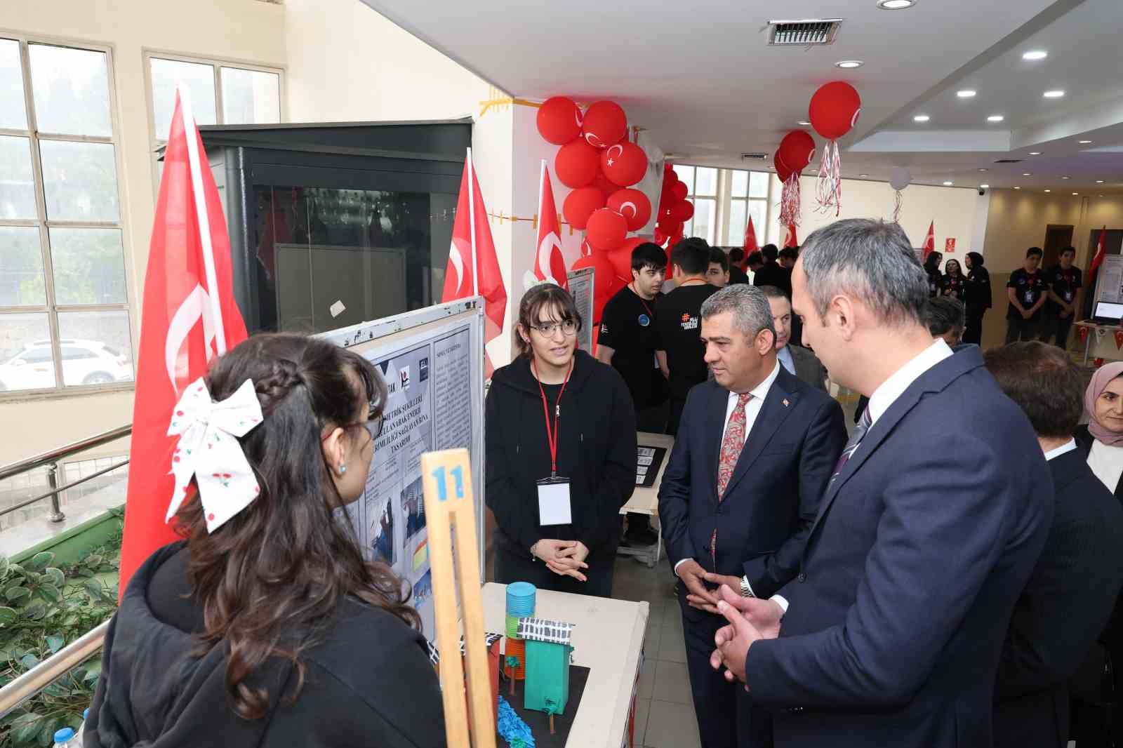 Gen&ccedil;lerin bilim yolculuğuna yakın ilgi
