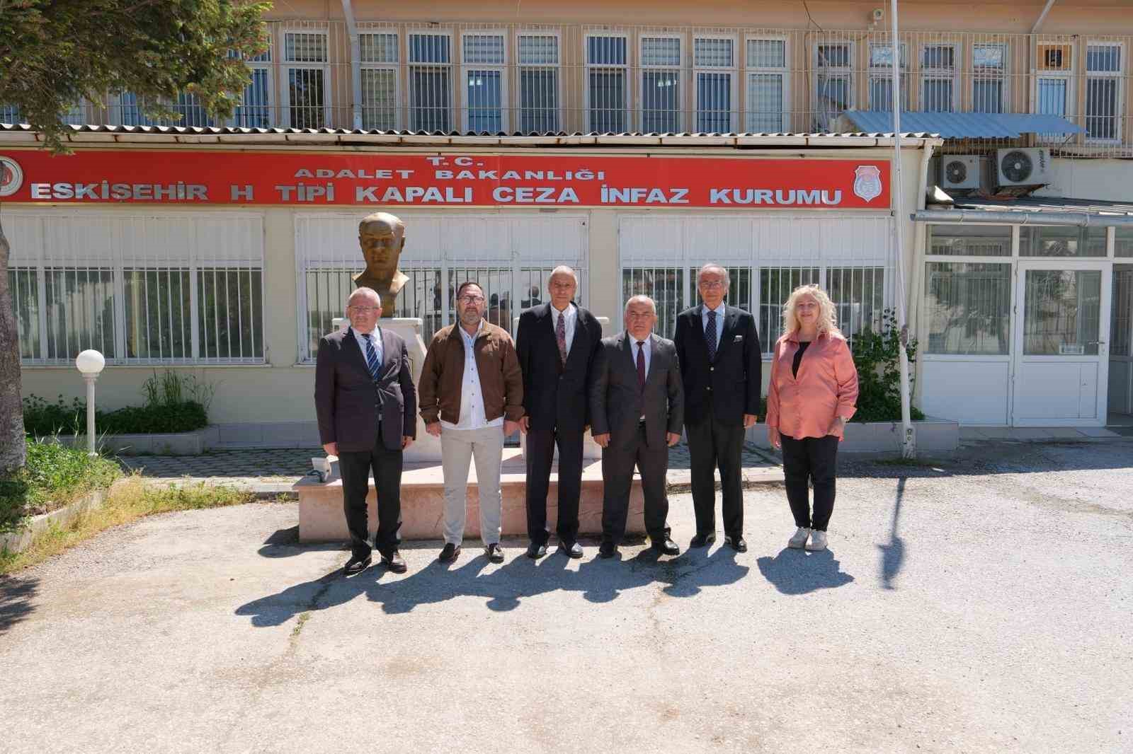 Emekli cezaevi müdürü, 36 yıl önce görev yaptığı ceza infaz kurumunu ziyaret etti