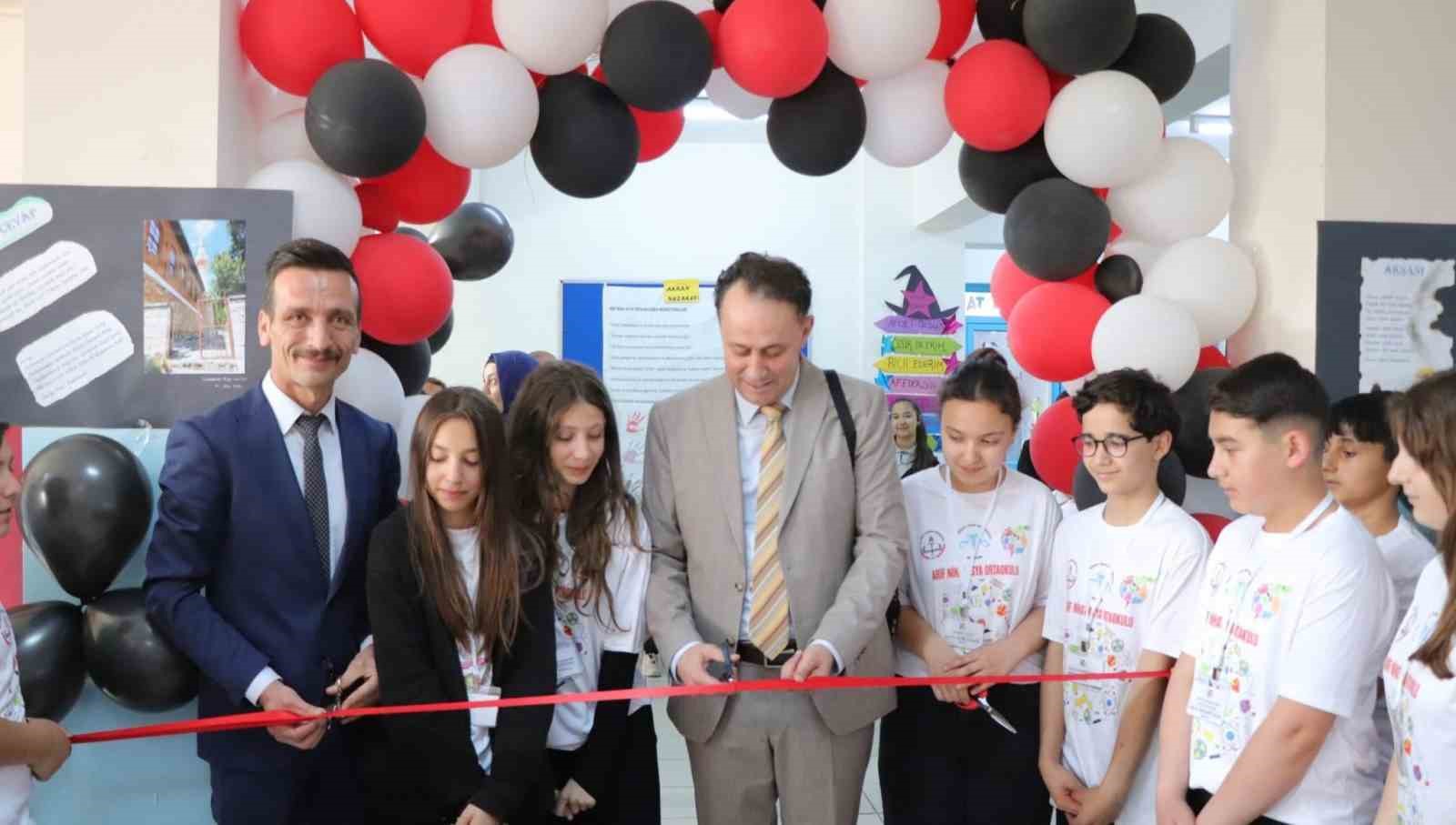 Boz&uuml;y&uuml;k T&Uuml;BİTAK 4006-B bilim fuarı a&ccedil;ıldı

