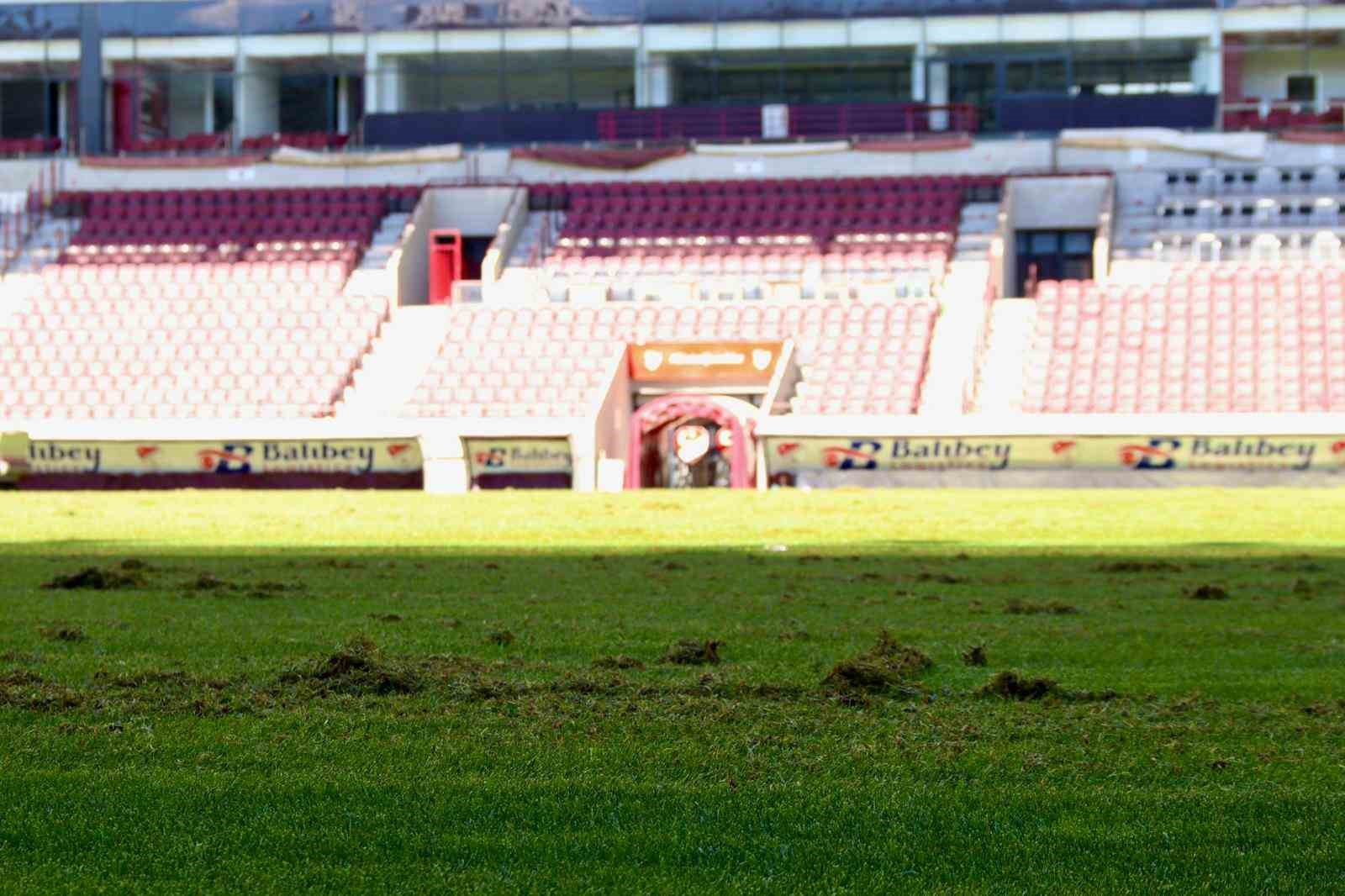 Elazığ Atat&uuml;rk Stadyumu&rsquo;nda bakım ve yenileme &ccedil;alışmaları başladı

