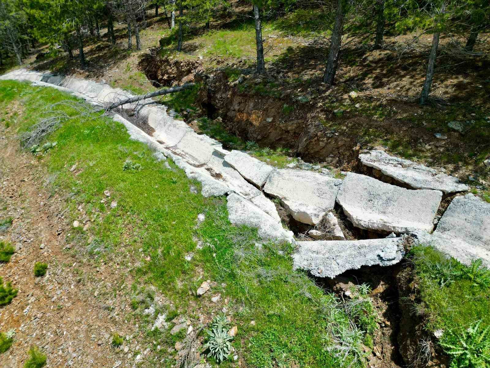 Kara yolu kenarında korkutan manzara
